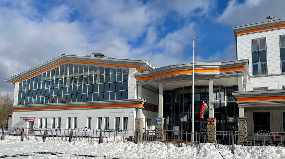 Монтаж витражных систем на пр. Университетский 5.